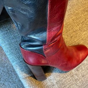 Beautiful Vintage Tory Burch knee boots